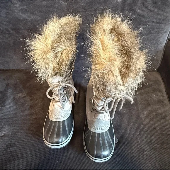 NWOT Women's Gray Joan of Arctic Waterproof winter boots. - Picture 5 of 10